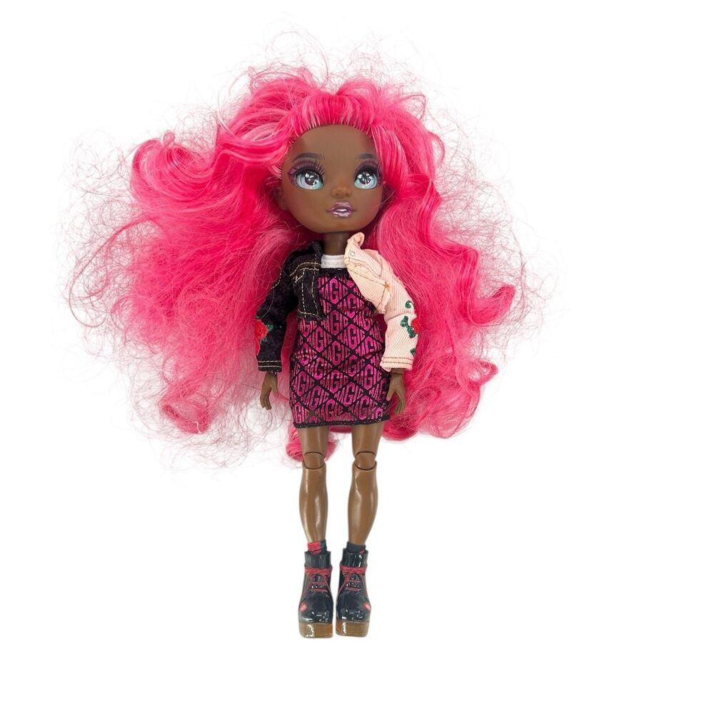 MGA Entertainment Rainbow High Series 3 Daria Roselyn Pink Hair Fashion Doll